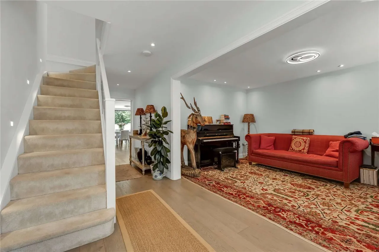 Sandy Lane, Chobham, Woking, Surrey, GU24 8SA, photo 2