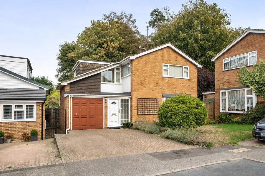 4 bed house for sale, Glynswood, Camberley, GU15