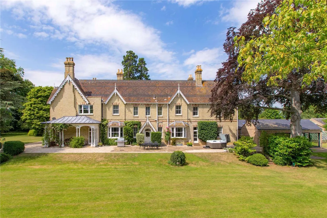 7 bed house for sale, Robins Lane, Lolworth, CB23