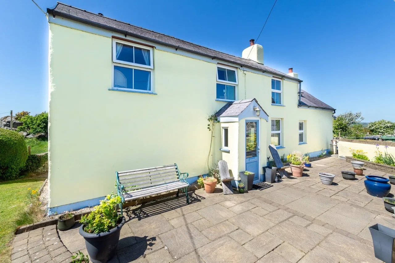 4 bed house for sale, Gwalchmai, LL65
