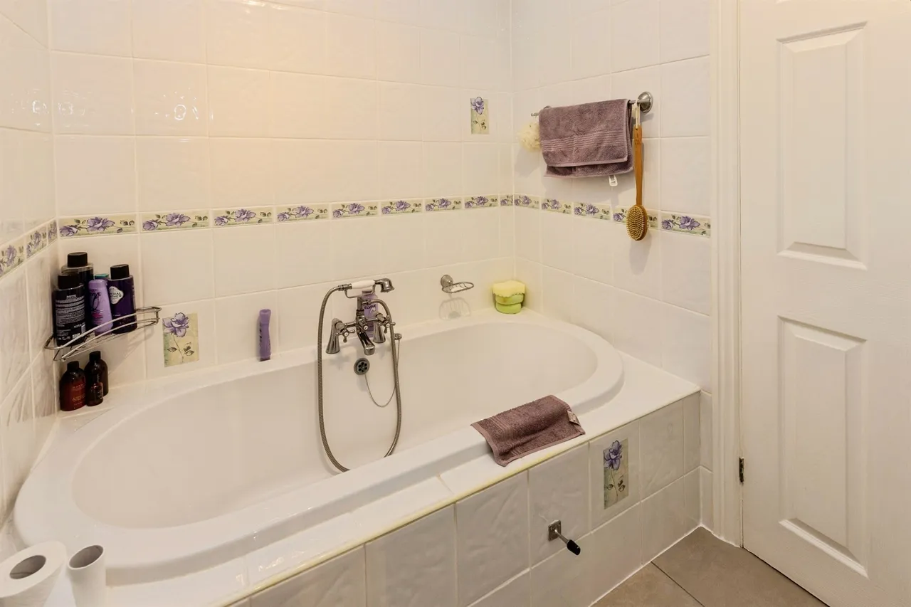 Wimborne Road, BOURNEMOUTH, photo 10