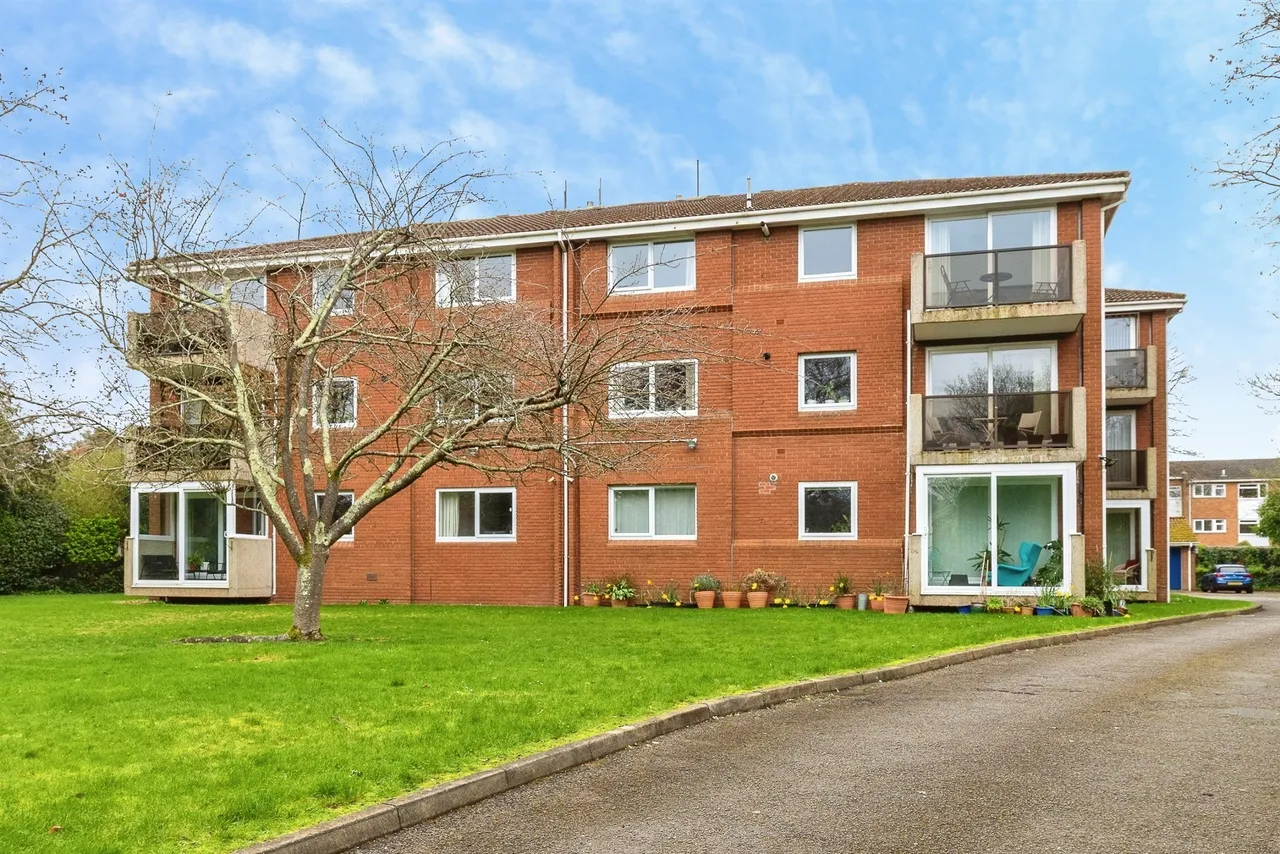 2 bed flat for sale — Wimborne Road, BOURNEMOUTH