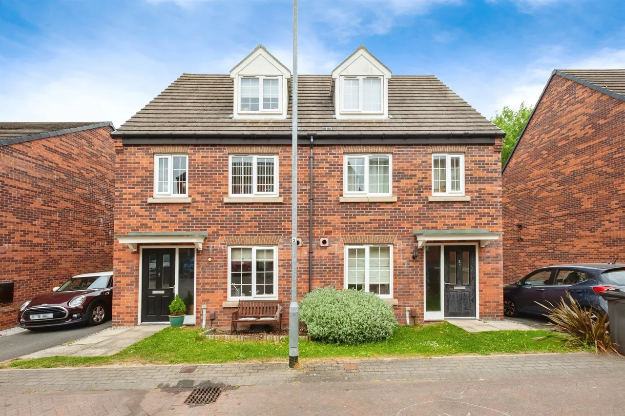 3 bed house for sale — Windmill Close, Barnsley