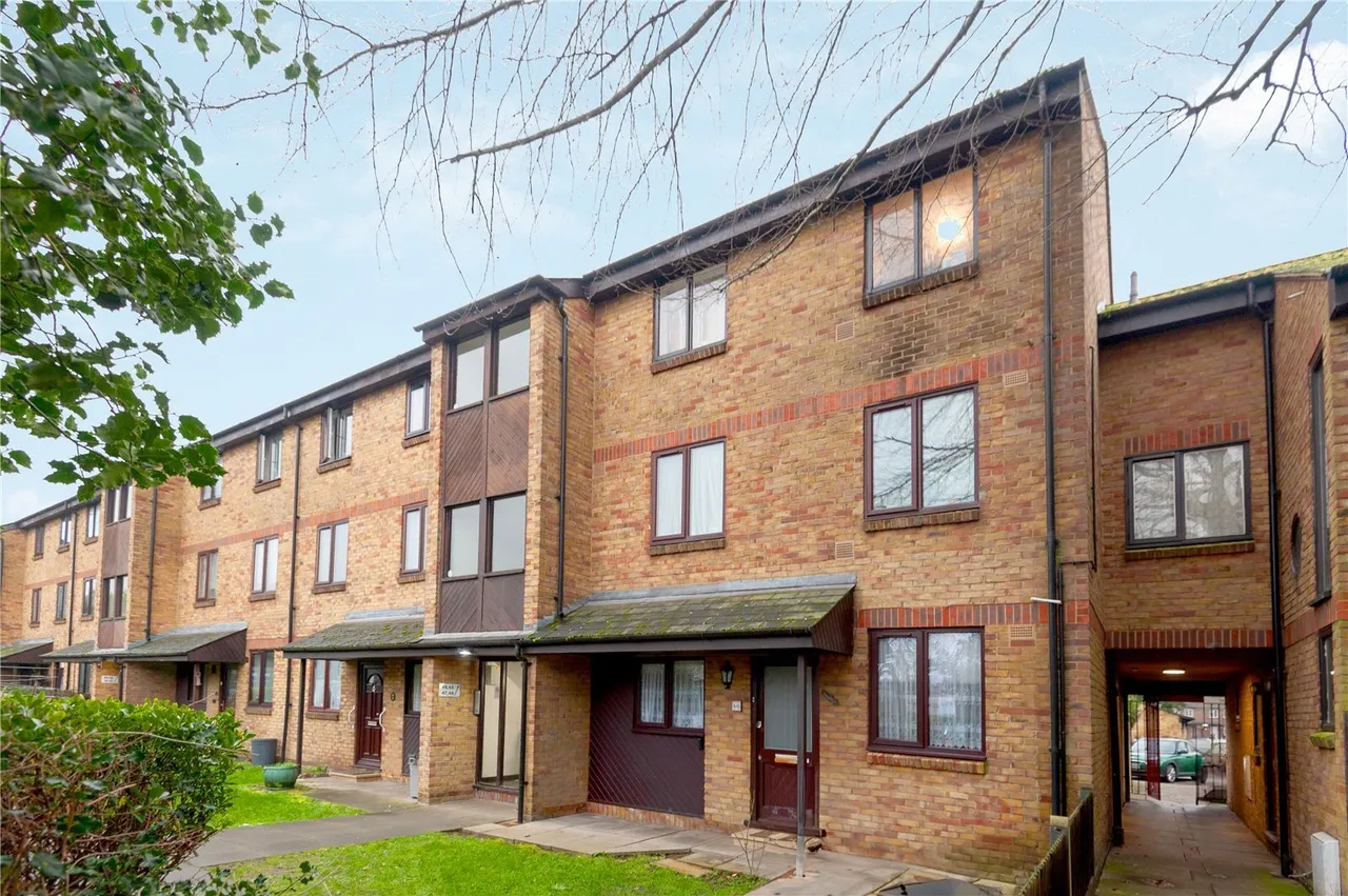 2 bed flat for sale, St. Stephens Road, Hounslow, TW3