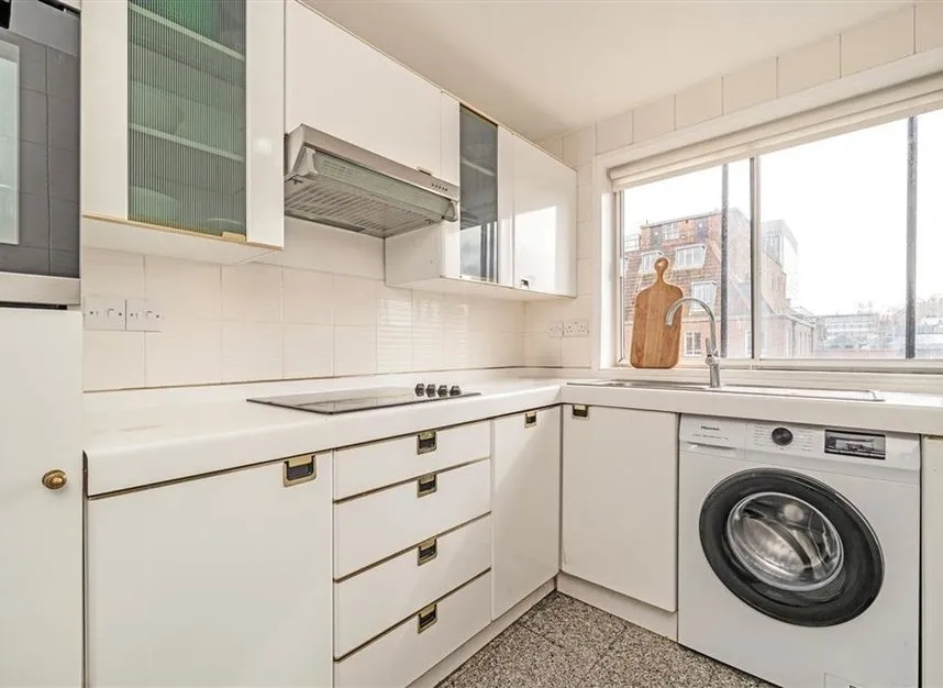 Queen Anne Street, Marylebone, W1G, photo 3