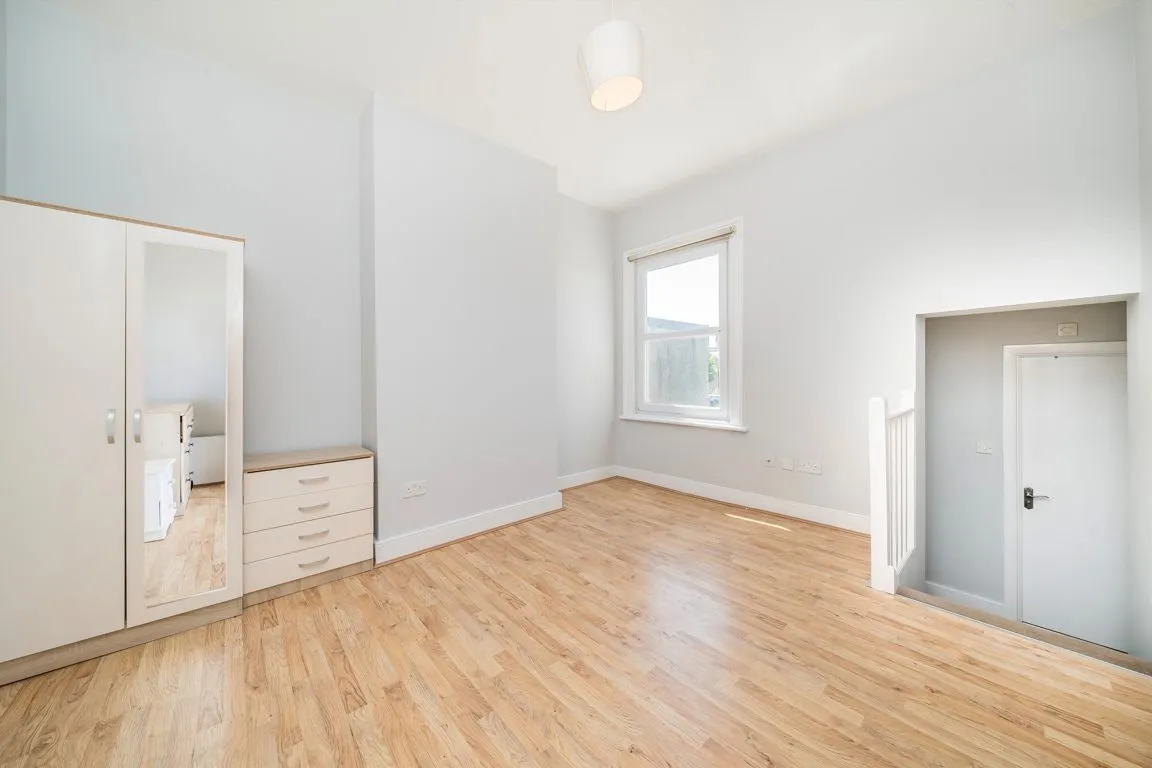 Stanley Road, TW11, photo 4