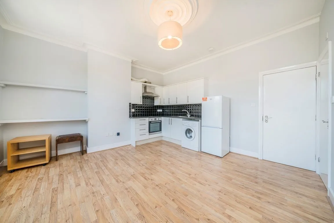 Stanley Road, TW11, photo 3