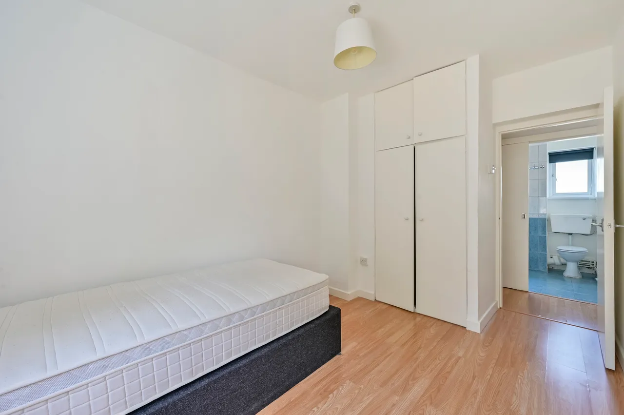 162 Cortis Road, London, photo 8