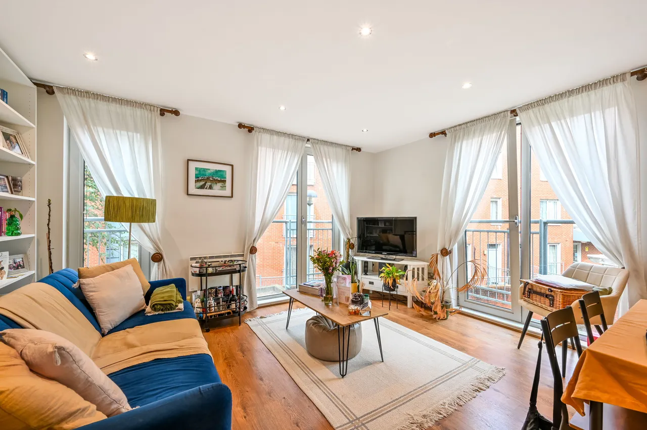 1 bed flat for sale — 11 Latitude Apartments, 77a Manor Road, London