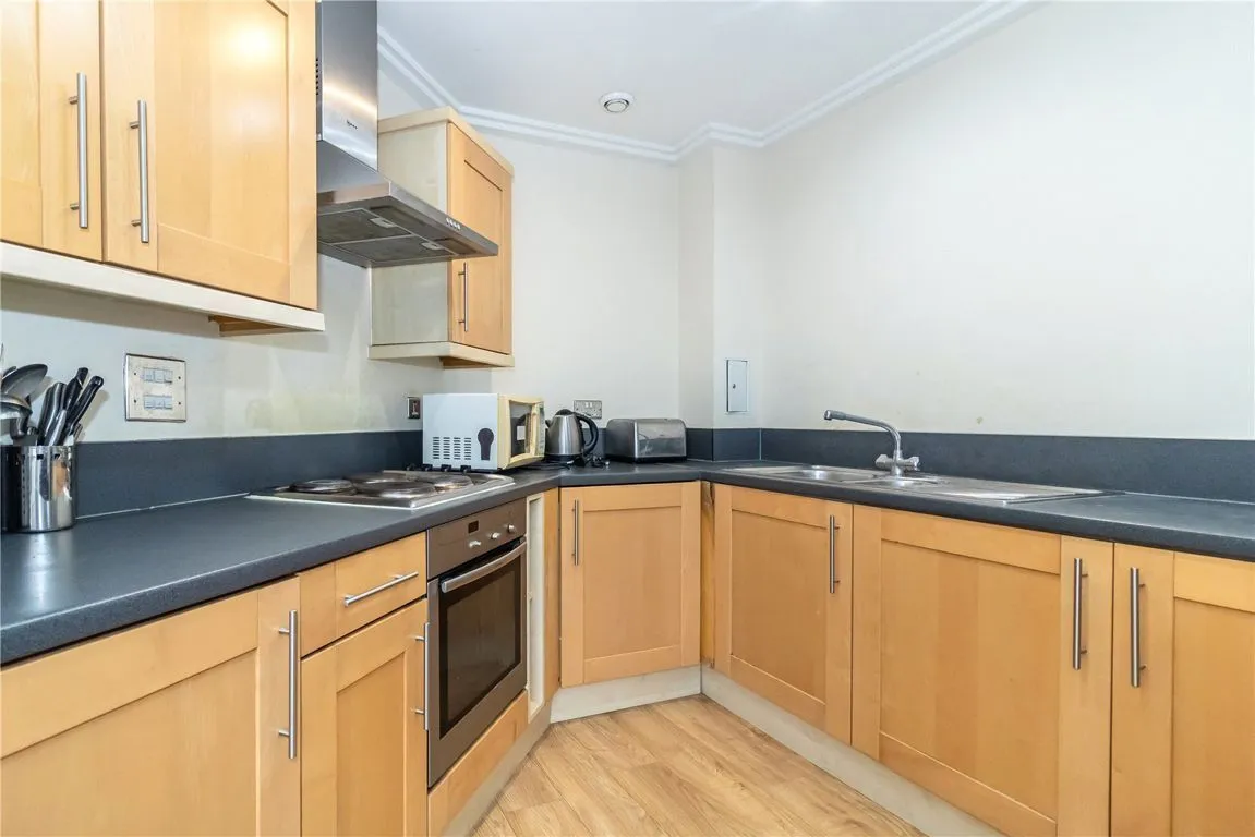 Victoria Road, North Acton, photo 5