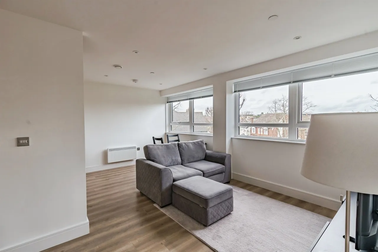 1 bed flat for sale, Wood Street, East Grinstead, RH19