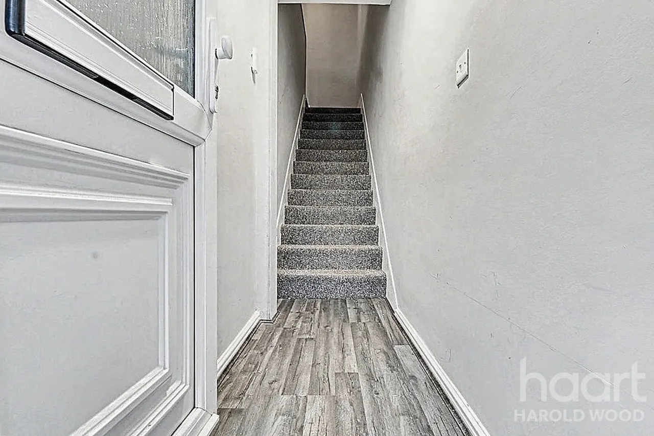 Ethelburga Road, Romford, RM3, photo 3