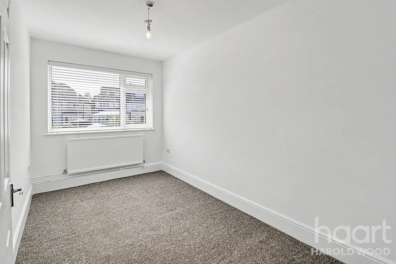 Ethelburga Road, Romford, RM3, photo 8