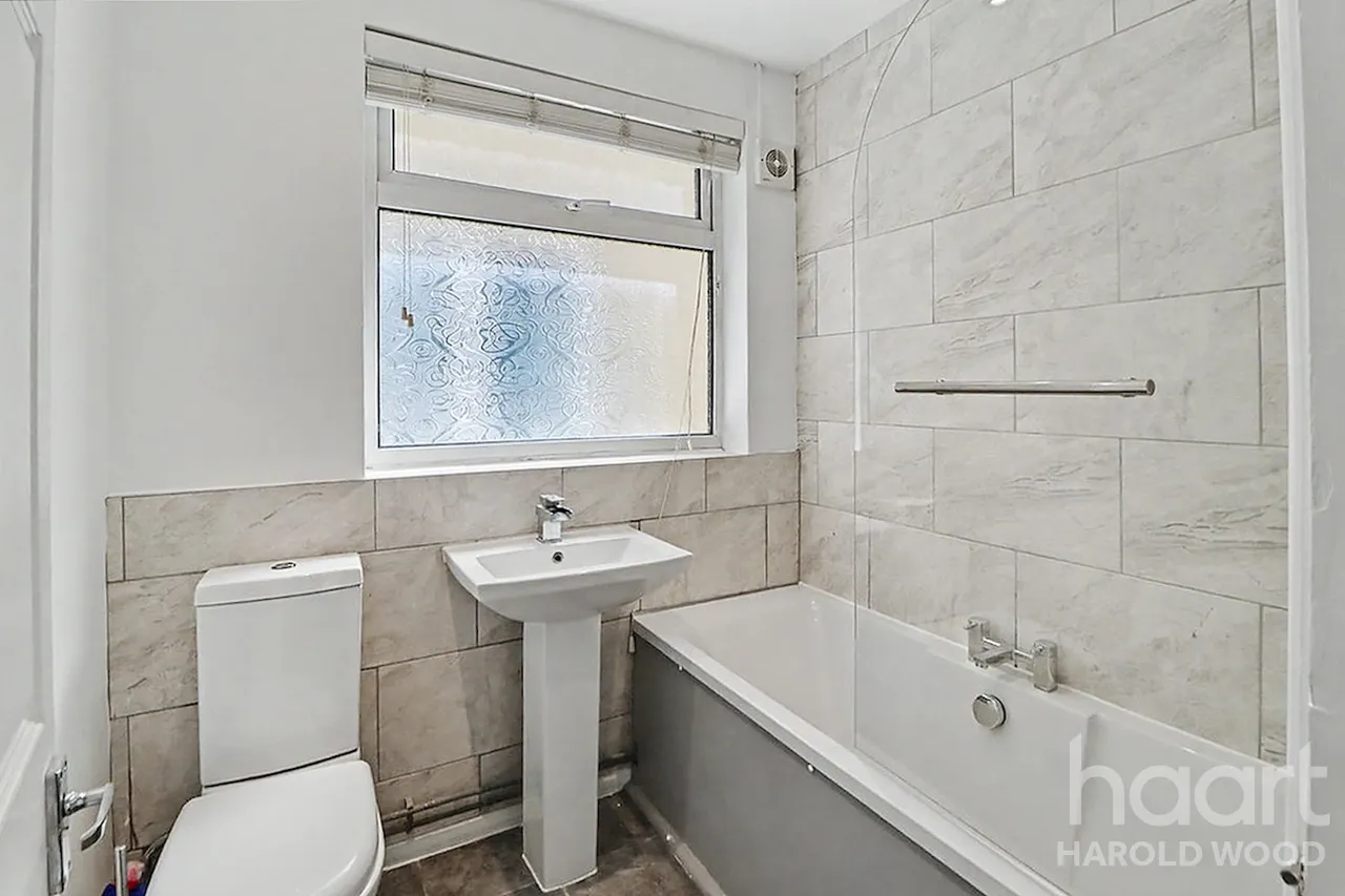 Ethelburga Road, Romford, RM3, photo 7