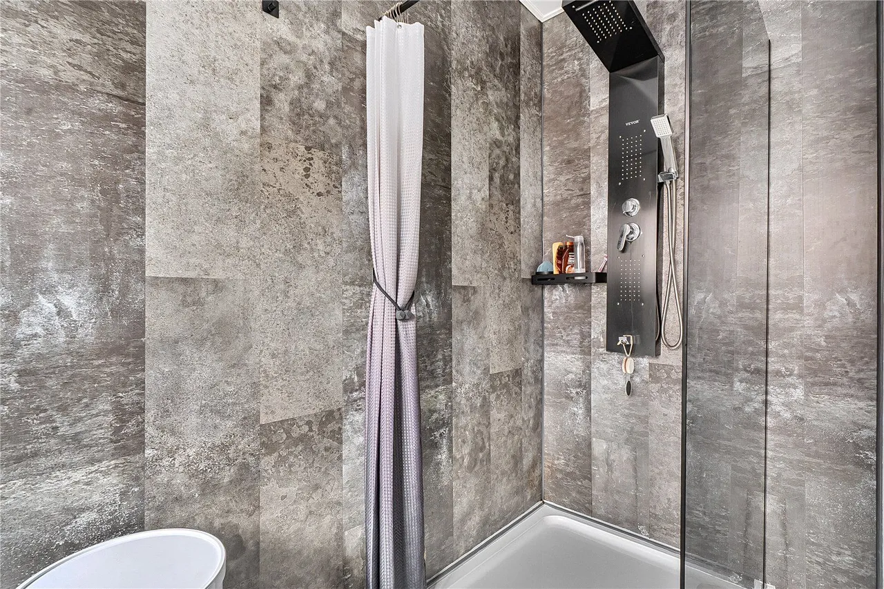 Stamford Drive, Woodhouses, M35, photo 13