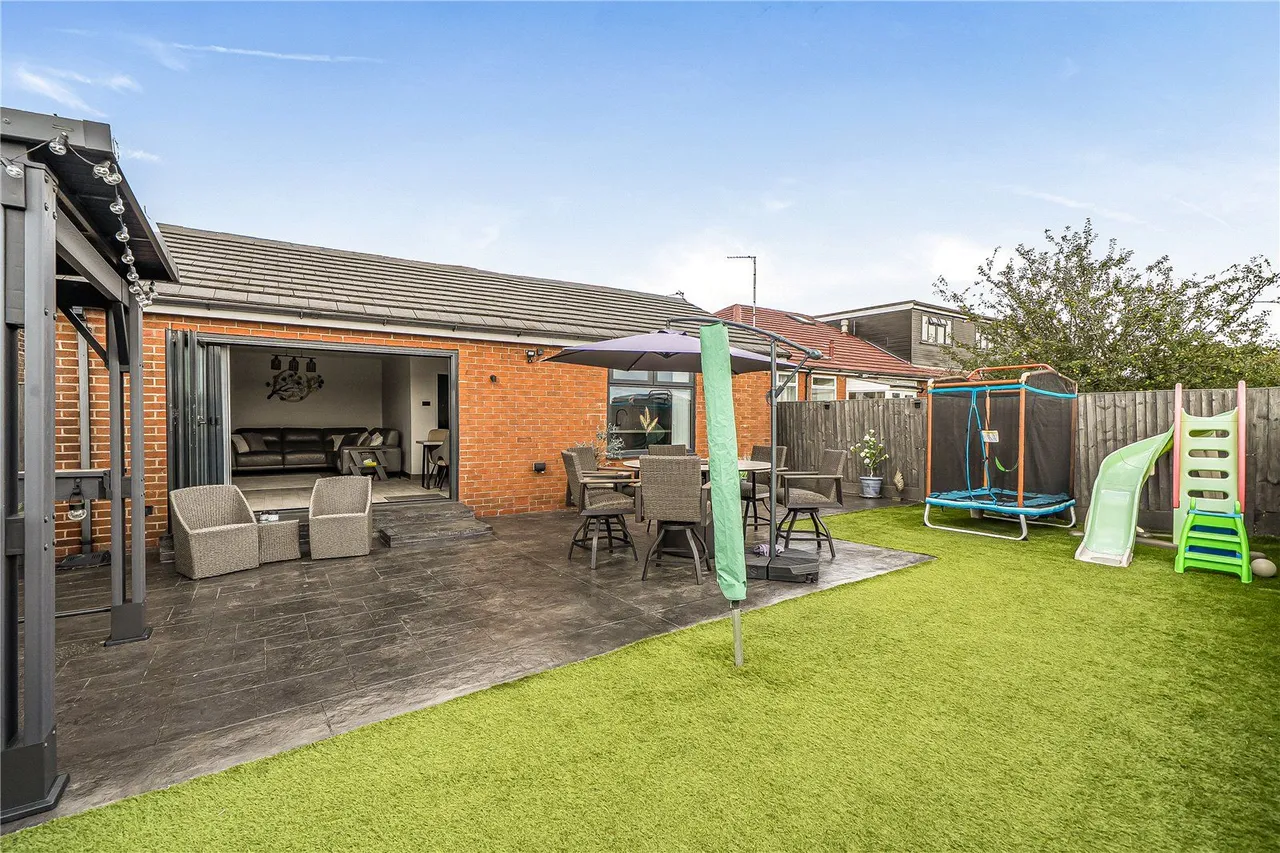Stamford Drive, Woodhouses, M35, photo 18