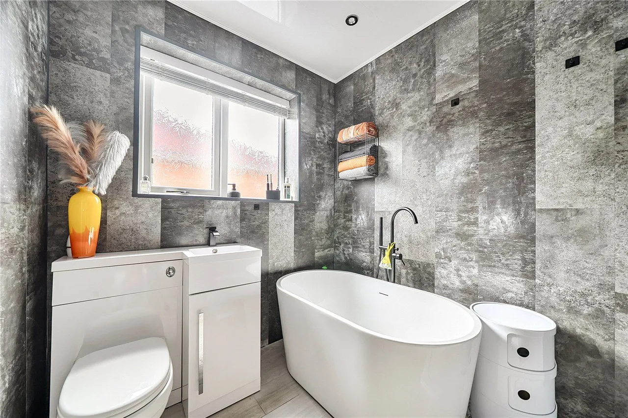 Stamford Drive, Woodhouses, M35, photo 12