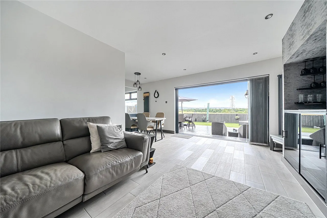 Stamford Drive, Woodhouses, M35, photo 4