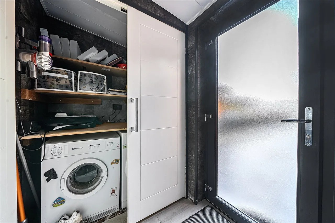 Stamford Drive, Woodhouses, M35, photo 17