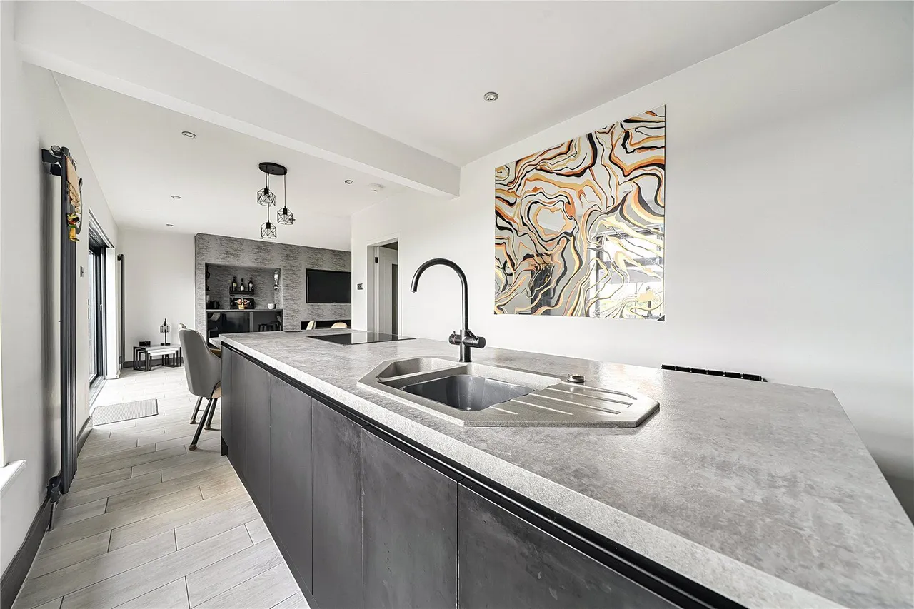 Stamford Drive, Woodhouses, M35, photo 6