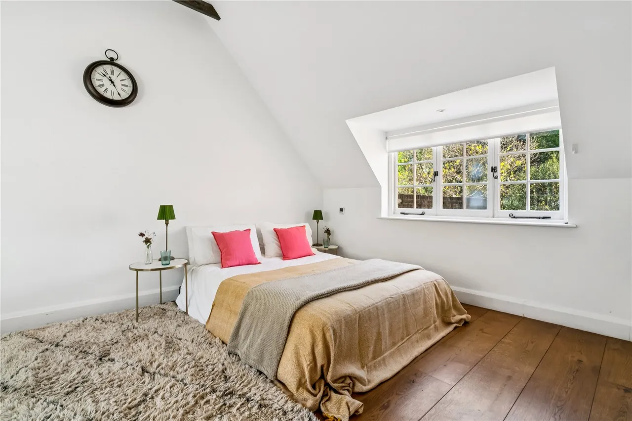 Upper Butts, Brentford, TW8, photo 21
