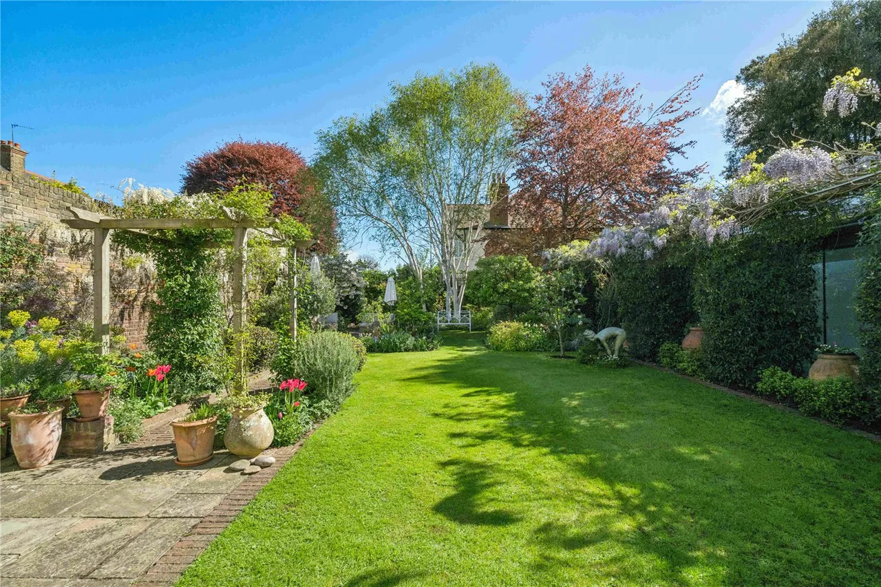 Upper Butts, Brentford, TW8, photo 6