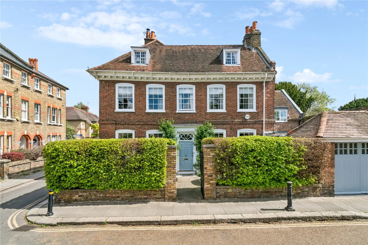 Upper Butts, Brentford, TW8, photo 17