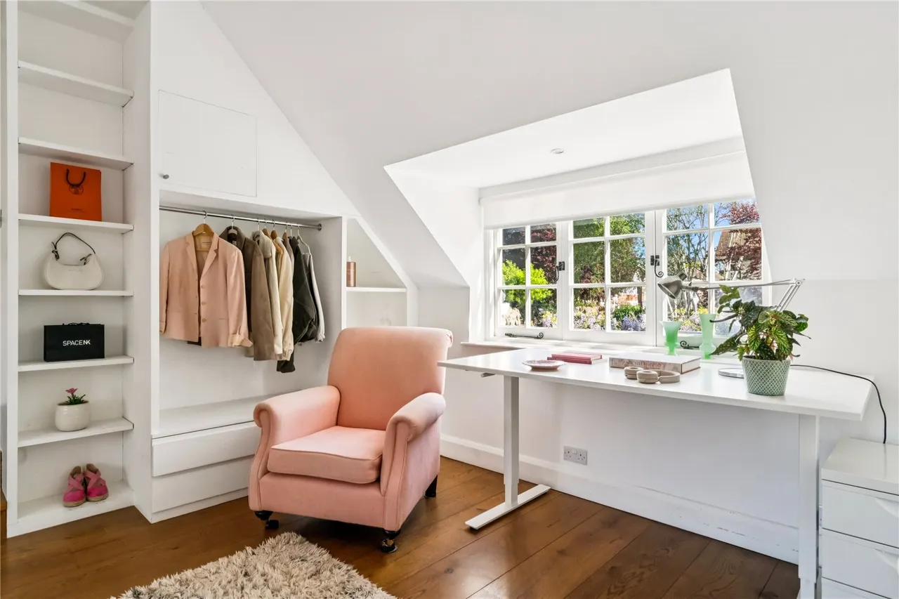 Upper Butts, Brentford, TW8, photo 20