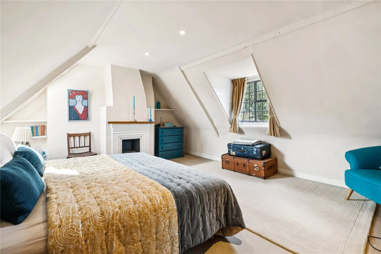 Upper Butts, Brentford, TW8, photo 22