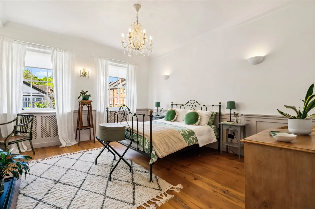 Upper Butts, Brentford, TW8, photo 13