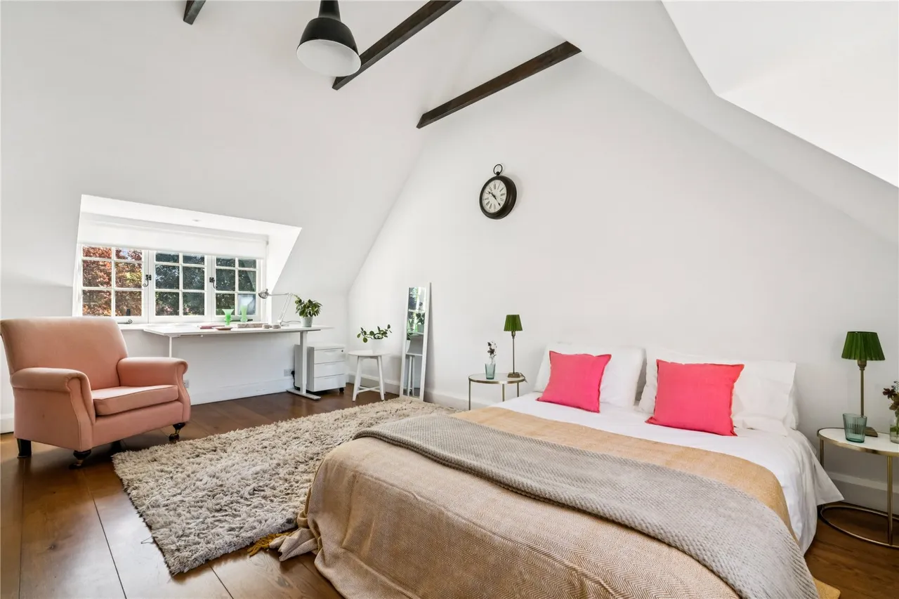 Upper Butts, Brentford, TW8, photo 19