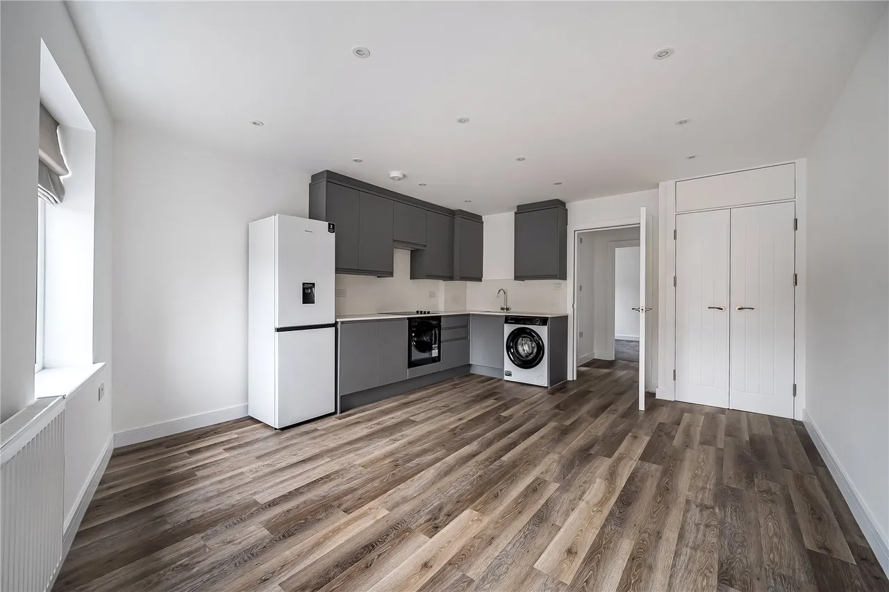 1 bed flat to rent, Lower Broadmoor Road, Crowthorne, RG45
