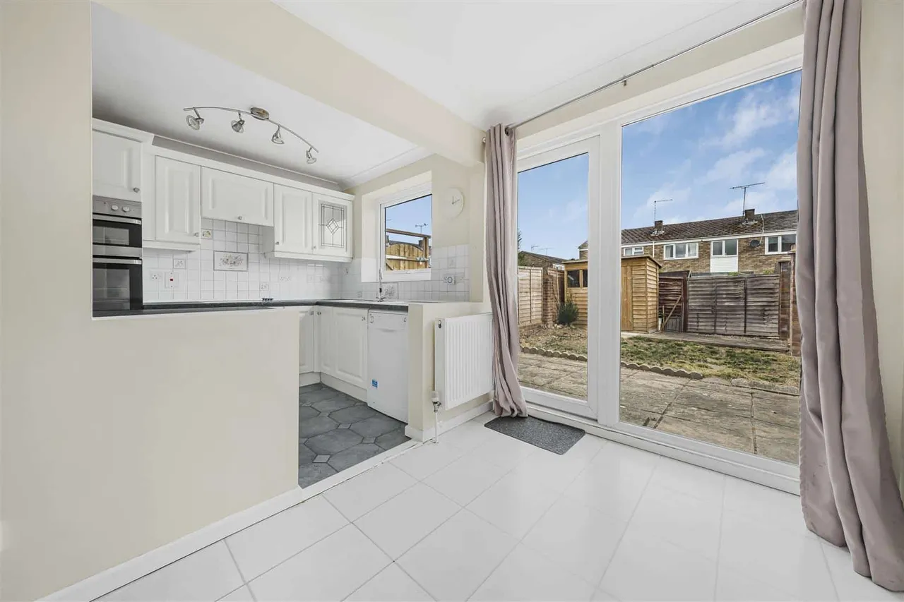 Stirling Close, Windsor, Berkshire, SL4 4PW, photo 3