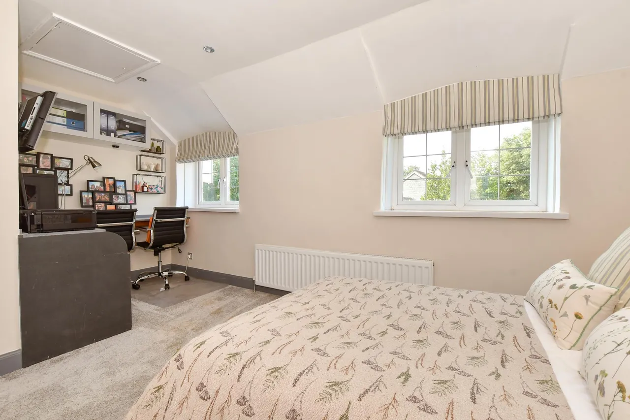 Brighstone, PO30, photo 12