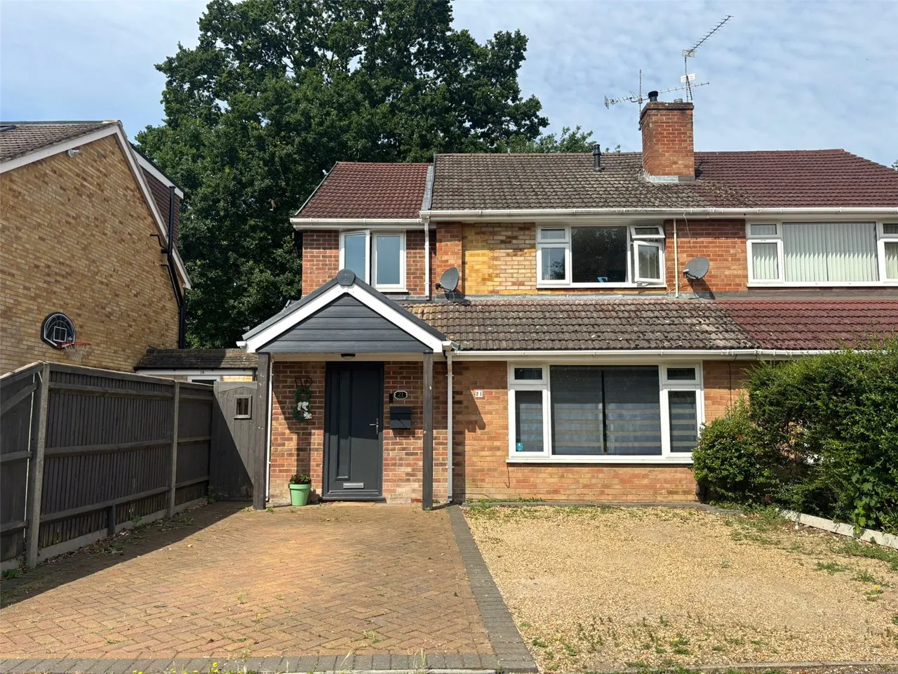 4 bed house to rent — Oakwood, Church Crookham, Fleet, Hampshire, GU52 8BY
