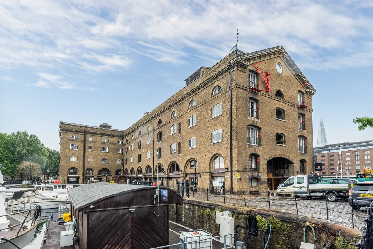 East Smithfield, London, E1W, photo 15