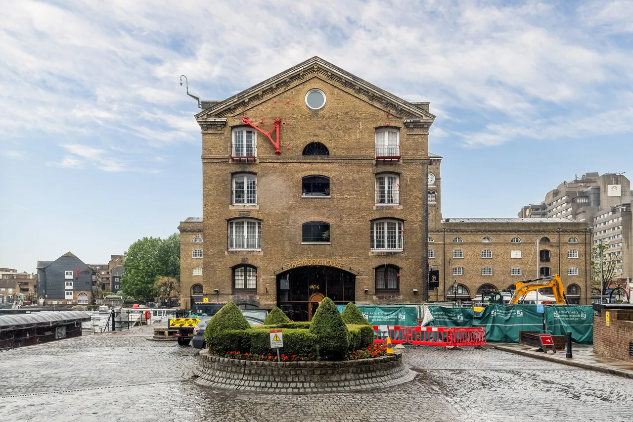 East Smithfield, London, E1W, photo 18