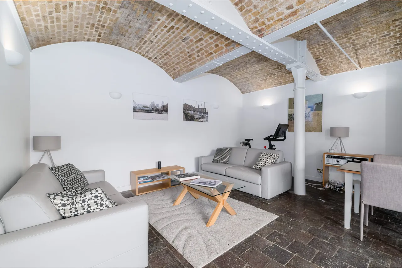 East Smithfield, London, E1W, photo 4