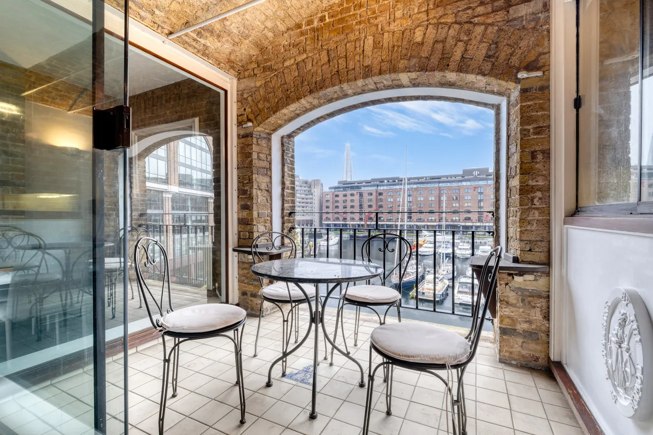 East Smithfield, London, E1W, photo 2