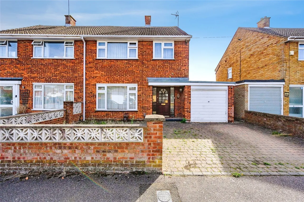 3 bed house for sale, Yew Street, Houghton Regis, LU5