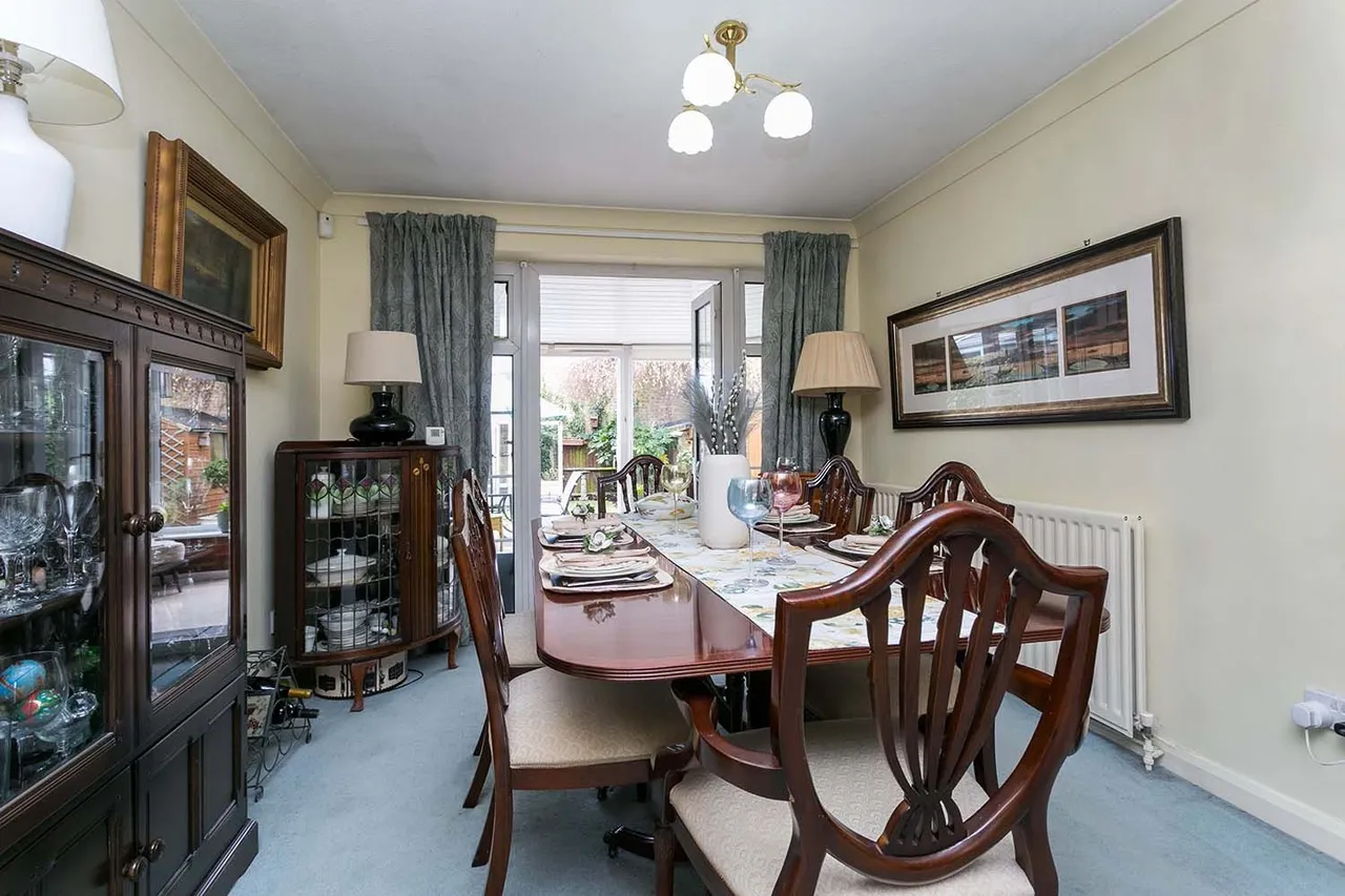 Cherington Gate, off Cranbrook Drive, Maidenhead, Berkshire, photo 7
