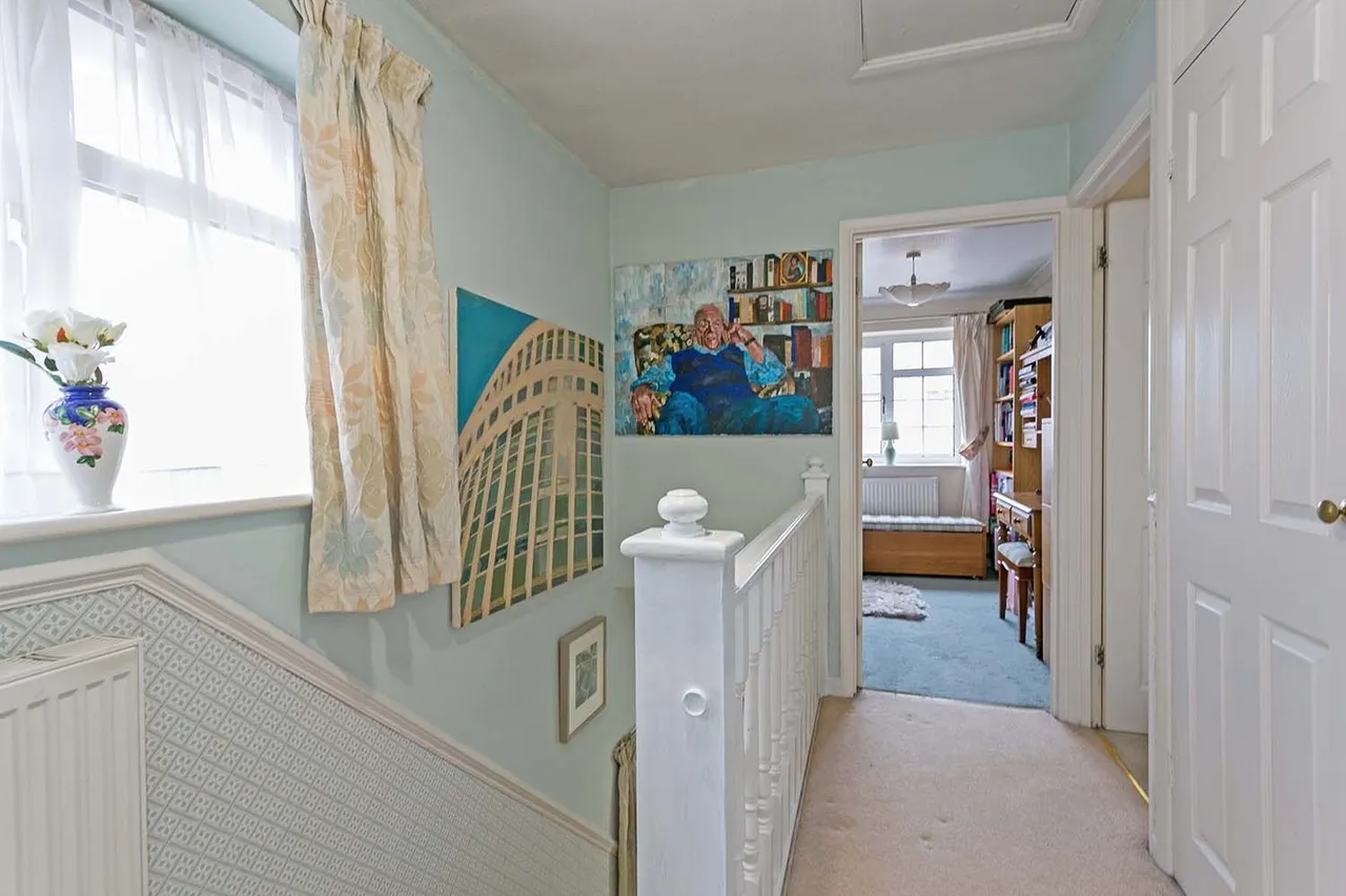 Cherington Gate, off Cranbrook Drive, Maidenhead, Berkshire, photo 16