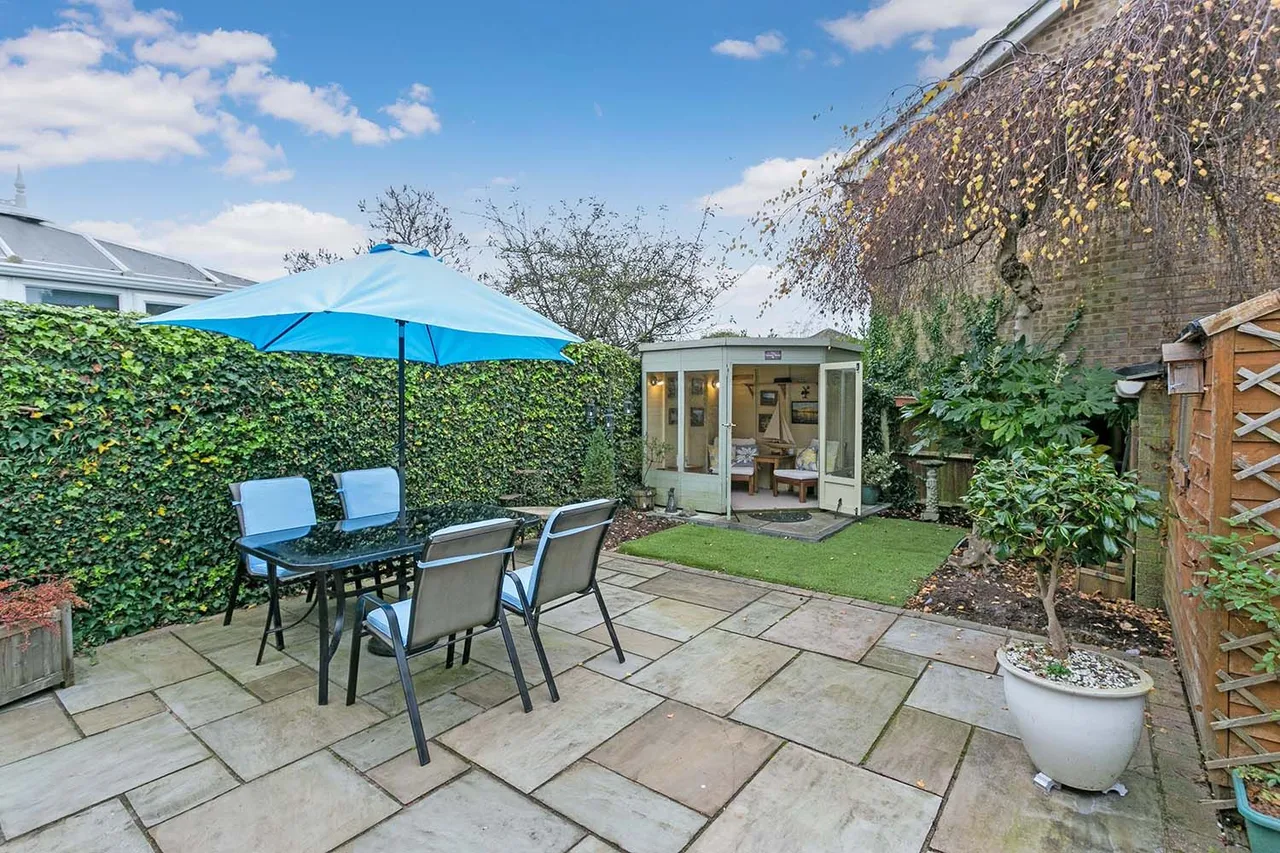 Cherington Gate, off Cranbrook Drive, Maidenhead, Berkshire, photo 18