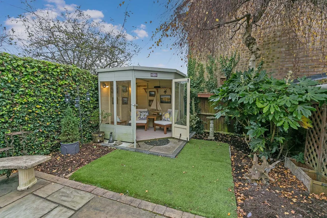 Cherington Gate, off Cranbrook Drive, Maidenhead, Berkshire, photo 17