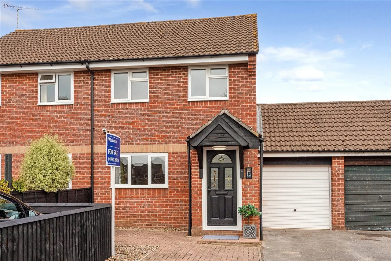 Thorn Close, Petersfield, Hampshire, GU31, photo 12