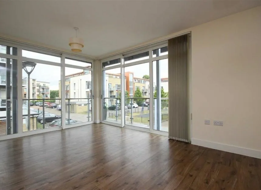 Southcott Road, Teddington, TW11, photo 2