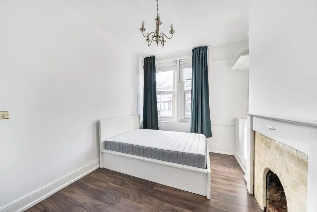 Ballards Lane, London, N3, photo 12