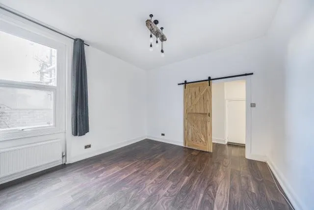 Ballards Lane, London, N3, photo 3
