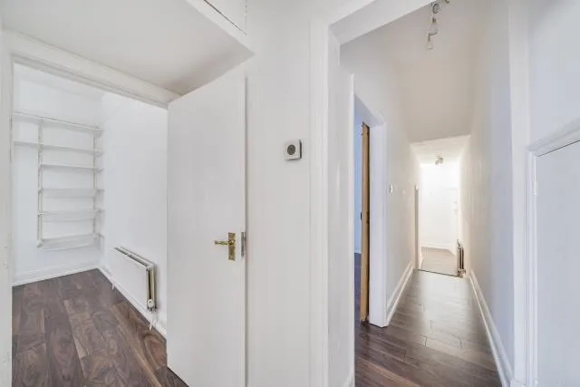 Ballards Lane, London, N3, photo 14