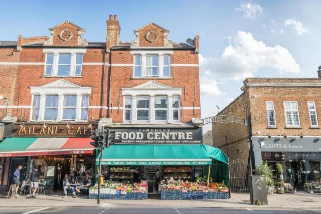 3 bed flat for sale, Ballards Lane, London, N3